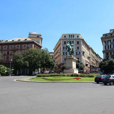 Homes In - Gold And Silver ジェノヴァ