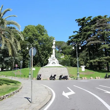 Homes In - Gold And Silver ジェノヴァ