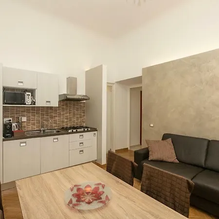 Homes In - Gold&silver Genua