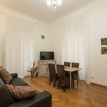 Homes In - Gold And Silver アパート