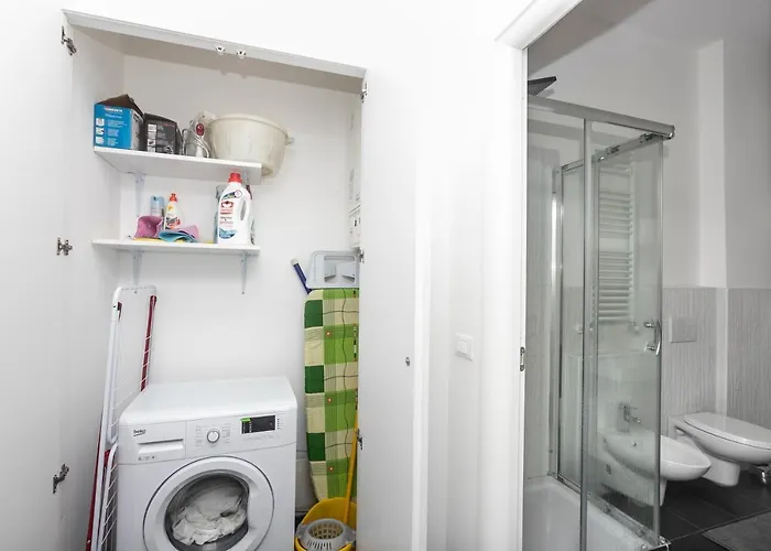 Homes In - Gold And Silver * ジェノヴァ