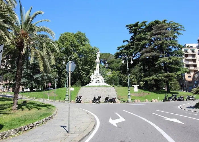 Homes In - Gold And Silver ジェノヴァ