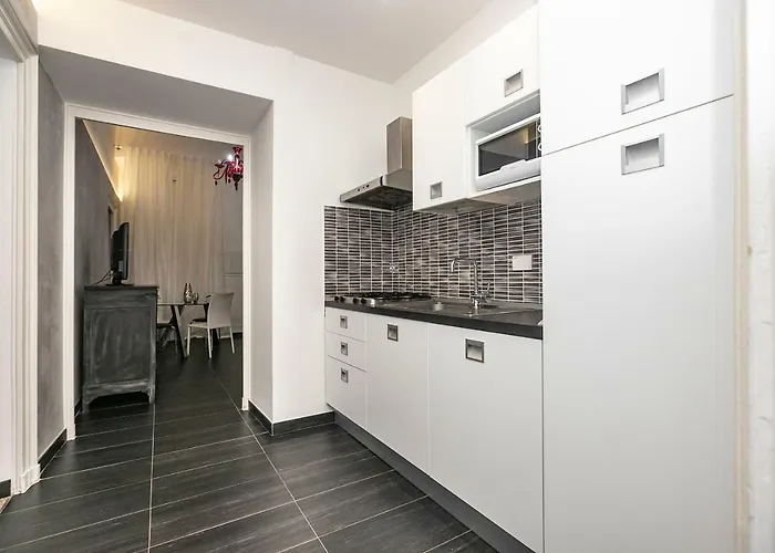 Homes In - Gold And Silver * ジェノヴァ