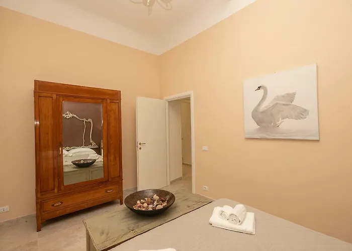 Homes In - Gold And Silver