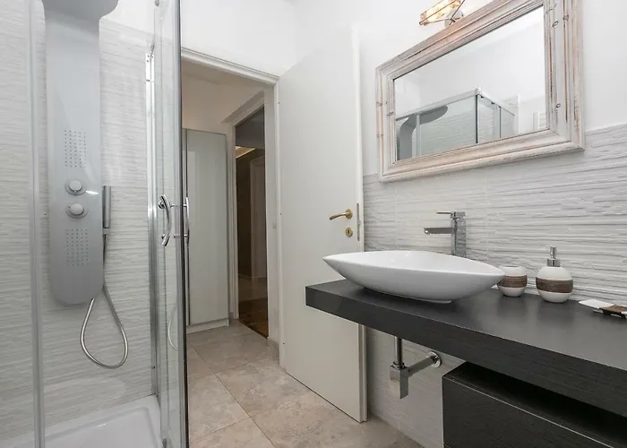 Homes In - Gold And Silver Apartment Genoa