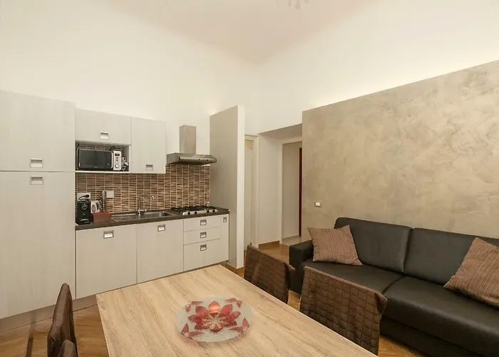 Homes In - Gold And Silver ジェノヴァ