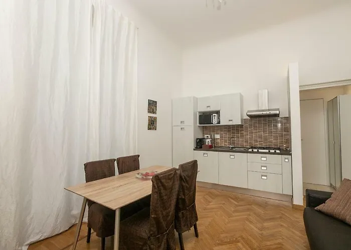 Homes In - Gold And Silver * ジェノヴァ