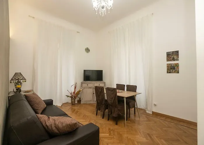 Homes In - Gold And Silver アパート