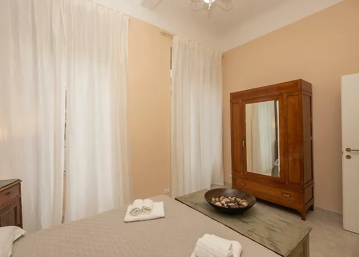 Homes In - Gold And Silver *